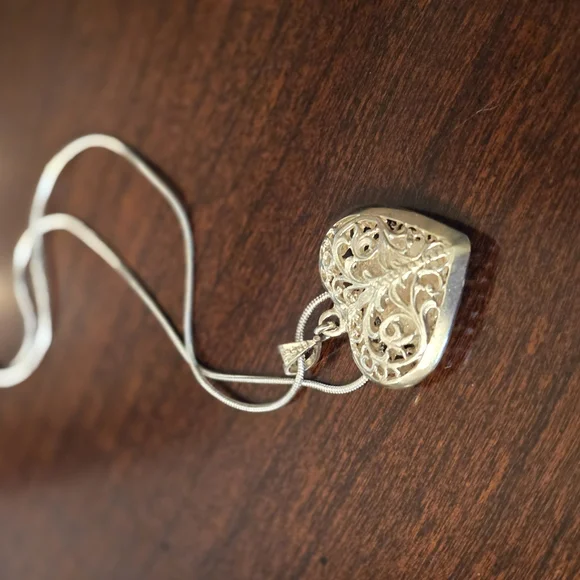 Elegant Sterling Silver Diamond Cut Heart Pendant Necklace - Picture 5 of 7